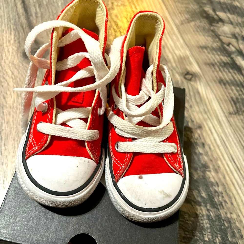 6c toddler Red converse sneakers